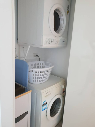 Room 3, 2BR Food Drink Hub Pool Balcony Gym Rooftop, Newstead