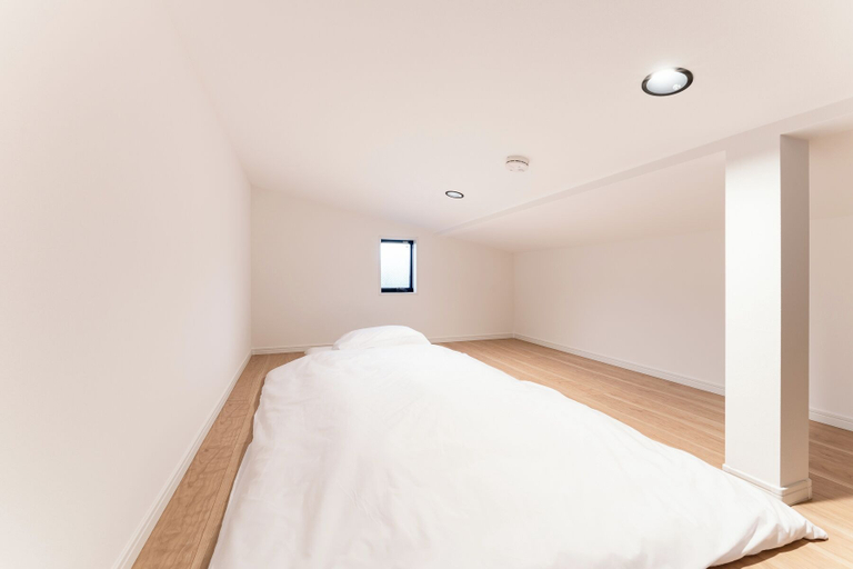 Bedroom, Glannir Sangenjaya, Setagaya