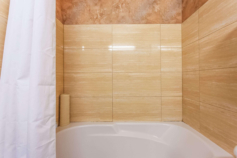 Bathroom 4, Quality Inn Merritt, Thompson-Nicola