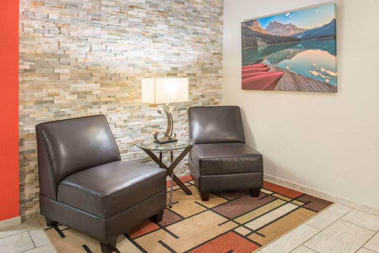 Public Area 2, Super 8 by Wyndham Moberly MO, Randolph