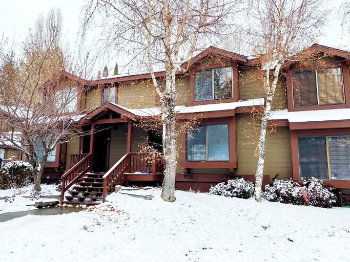 Exterior & Views 1, Brown Bear's Den, San Bernardino
