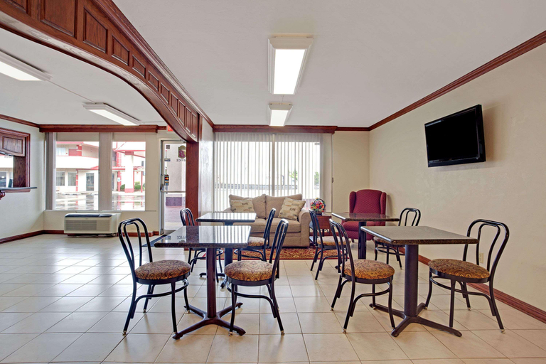 Public Area 2, Super 8 by Wyndham Oklahoma/Frontier City, Oklahoma