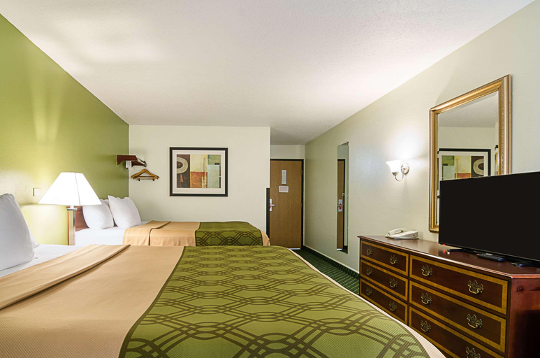 Bedroom 3, Econo Lodge Hays I-70, Ellis