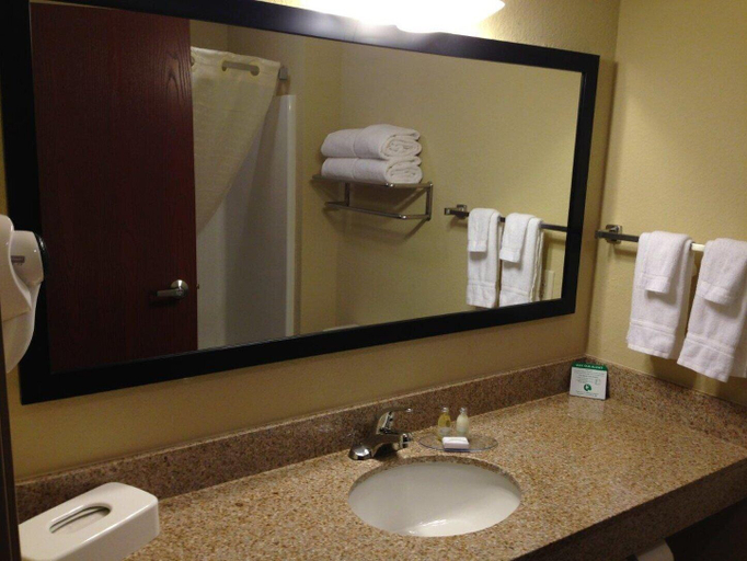 Bathroom 4, Cobblestone Inn & Suites - Harper, Harper