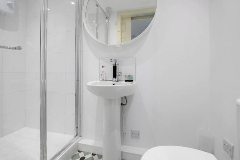 Bathroom 2, Ecclesall Road Apartment, Sheffield