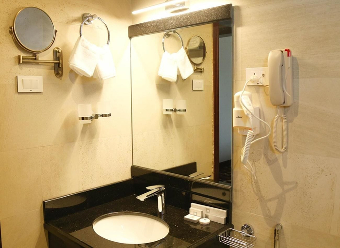 Bathroom 4, Daamat Hotel, Addis Abeba