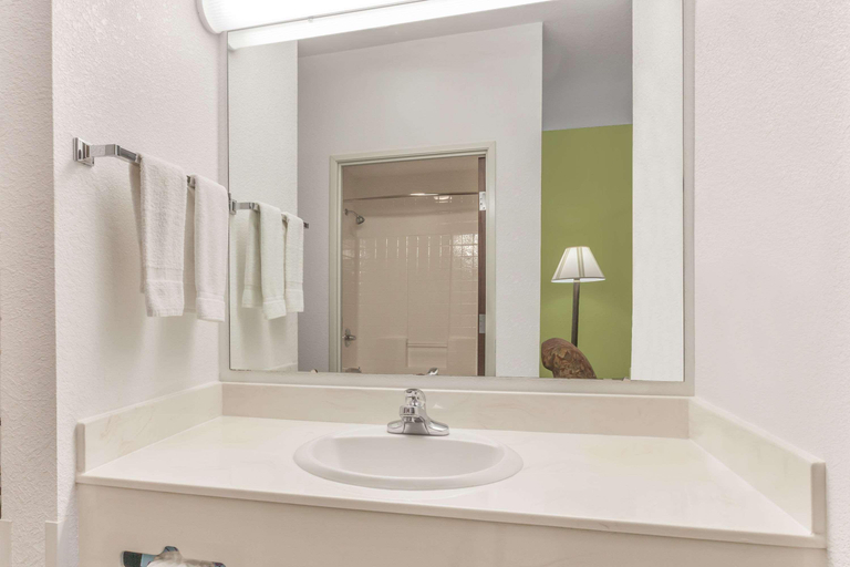 Bathroom 4, Super 8 by Wyndham Hillsboro TX, Hill