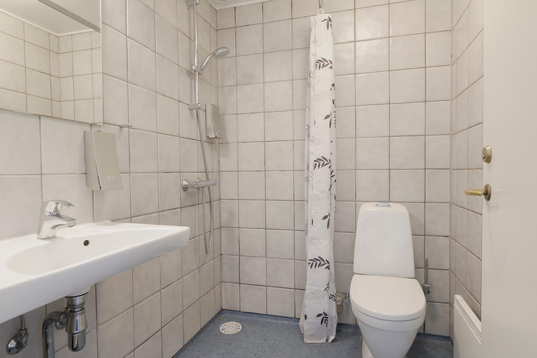 Bathroom, Hotel Færgegaarden, Faaborg-Midtfyn