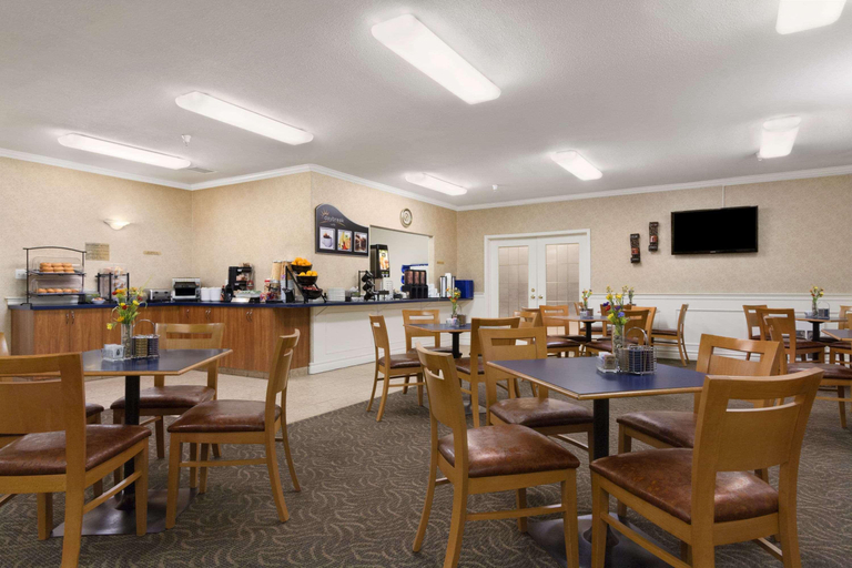 Food & Drinks 5, Days Inn by Wyndham Saskatoon, Division No. 11