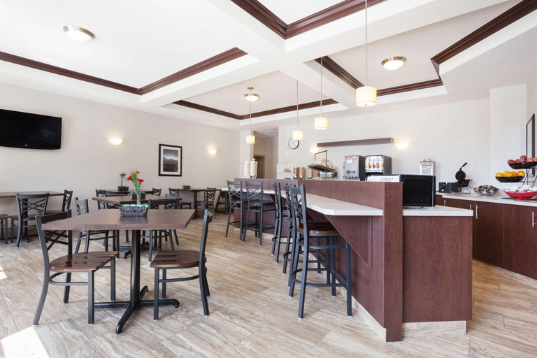 Food & Drinks 5, Ramada by Wyndham Creston, Central Kootenay