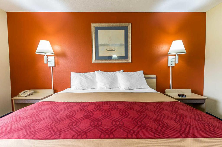 Bedroom 1, Econo Lodge Southside, Floyd