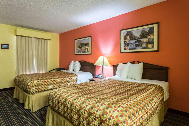 Bedroom 3, Econo Lodge Tupelo, Lee