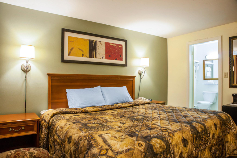 Bedroom 4, Rodeway Inn Middletown, Newport