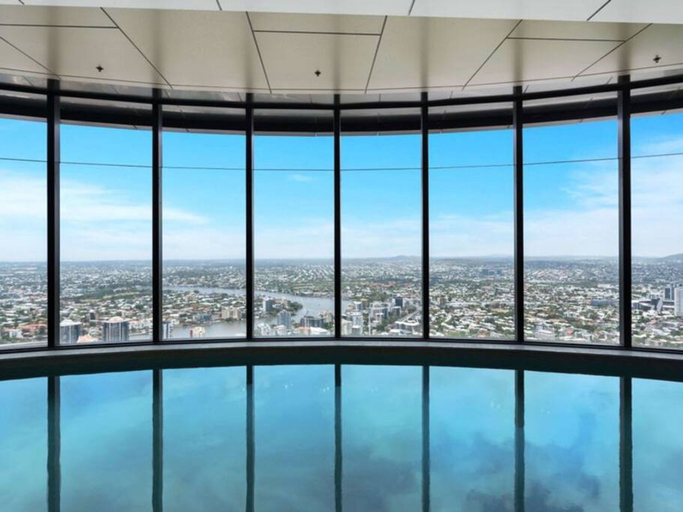 Room 3, 2BR Luxury Skytower Views CBD Pool Gym Netflix, Brisbane