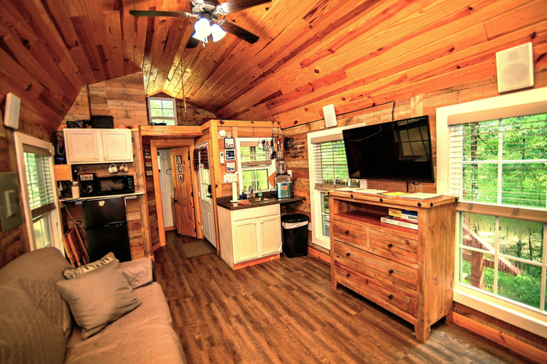 Others 4, Americana Cabin, Pike