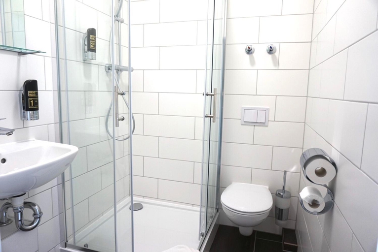 Bathroom 5, Apartment Hotel Wittenau, Berlin