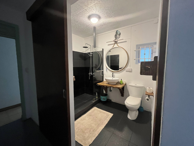 Bathroom 4, La Koquillishe, Flacq