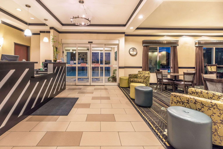 Public Area 2, Days Inn & Suites by Wyndham Mineral Wells, Parker
