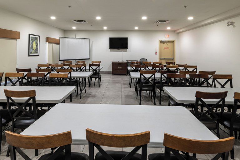 Food & Drinks 5, Ramada Limited Golden, Columbia-Shuswap
