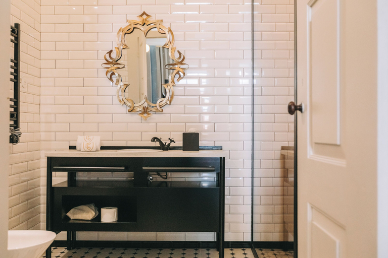 Bathroom 5, Torel Royal Court, Braga