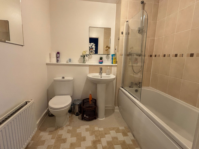 Bathroom 2, 1 Bed Flat - Sleeps 4 - Pets - Parking - Wifi, Thurrock