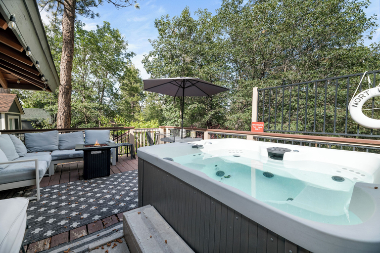 Sport & Beauty, Clerestory Cottage, San Bernardino