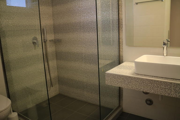 Bathroom 5, Petinaros Hotel, South Aegean