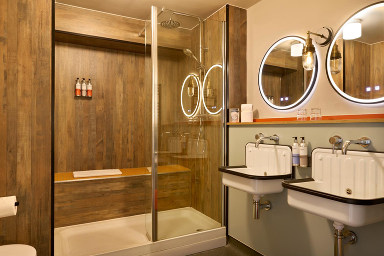 Bathroom 3, Bike & Boot Inns Peak District - Leisure Hotels for Now, Derbyshire