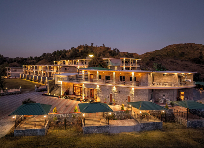 Exterior & Views