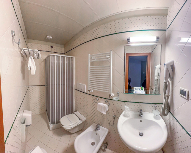 Bathroom 4, Hotel Valle Rossa, Foggia