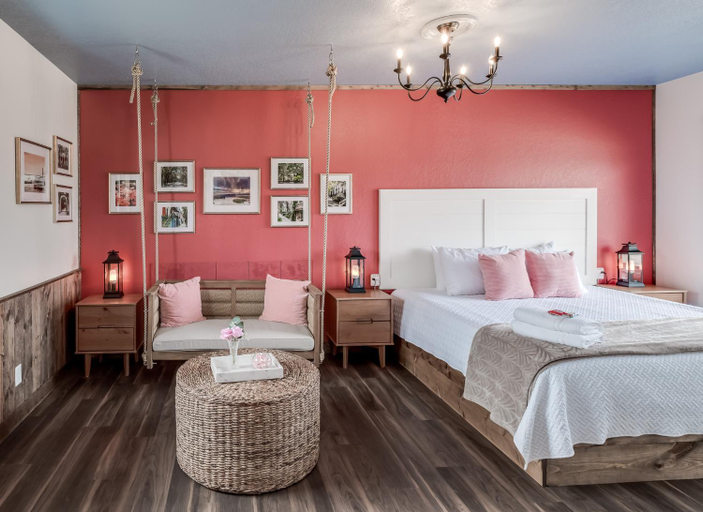 Bedroom 3, Boutique Hotel King, Queen & Kitchen Suites Easy Drive to Downtown, Pierce