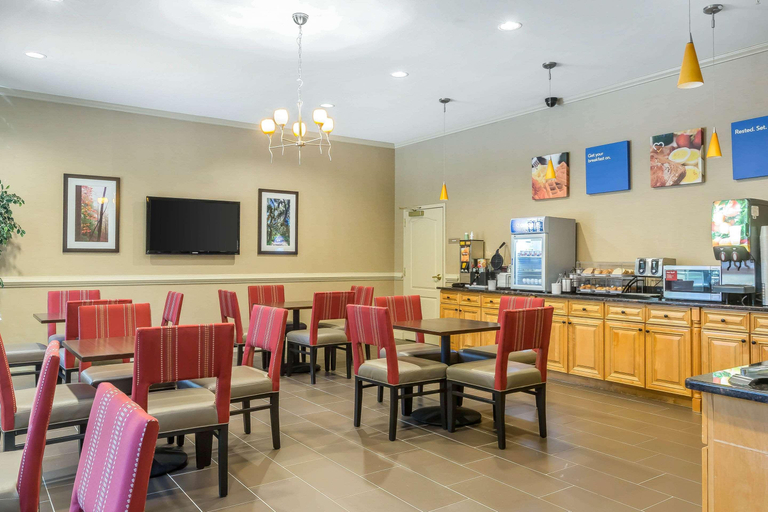 Food & Drinks 5, Comfort Inn & Suites Villa Rica, Carroll