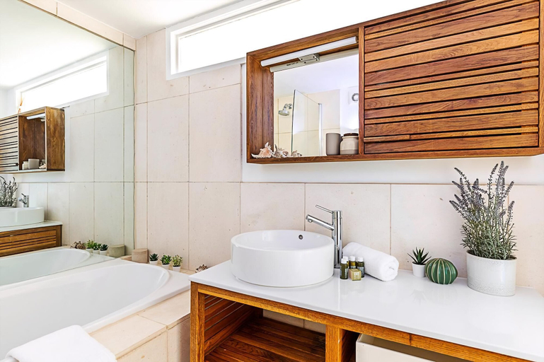 Bathroom 4, Bright Flat For 2 in Dartmouth Park, London