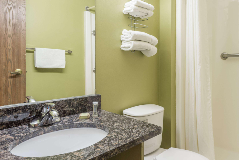 Bathroom 3, Super 8 by Wyndham Red Wing, Goodhue