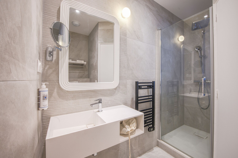 Bathroom 4, Villa Victor Hugo by Odomo, Vaucluse