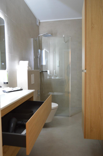 Bathroom 2, Hotel Ehnen, Grevenmacher