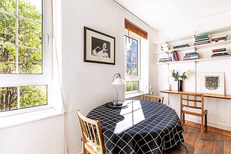 Bedroom 3, Sich - Warm & Inviting Flat by Liverpool Street, London