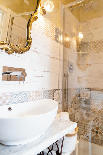 Bathroom 5, The Railway 74, La Spezia