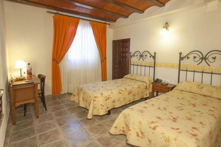 Bedroom 3, Eco Hotel con encanto Masia la Mota B&B, Alicante