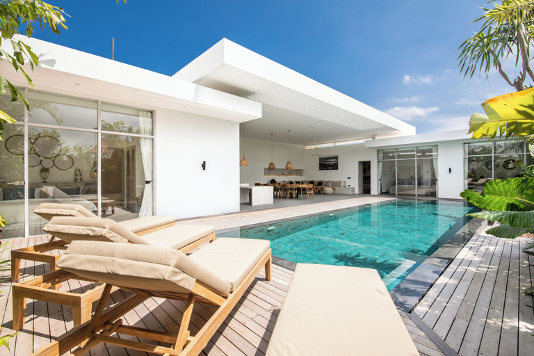Others 1, Spectacular 4BR Villa, 400m to Beachfront Elegance, Badung