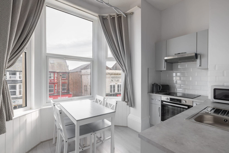 Room 3, Host Stay Aberdeen Walk Apartment, North Yorkshire