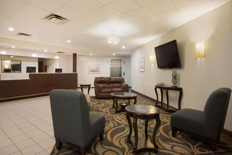 Public Area 2, Super 8 by Wyndham Grove City, Mercer