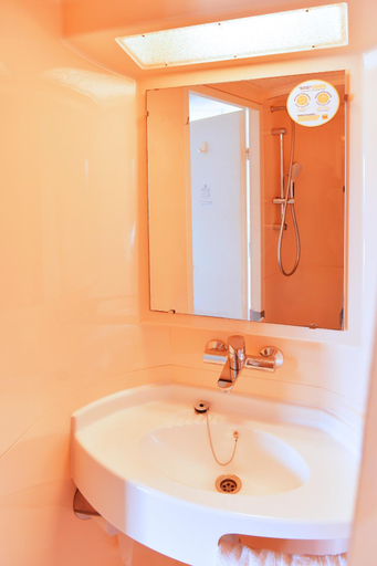 Bathroom 5, Premiere Classe Saint Nazaire - Trignac, Loire-Atlantique