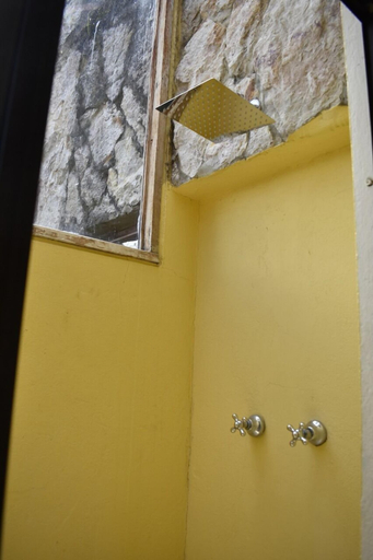 Bathroom 3, Monteluna, La Calera
