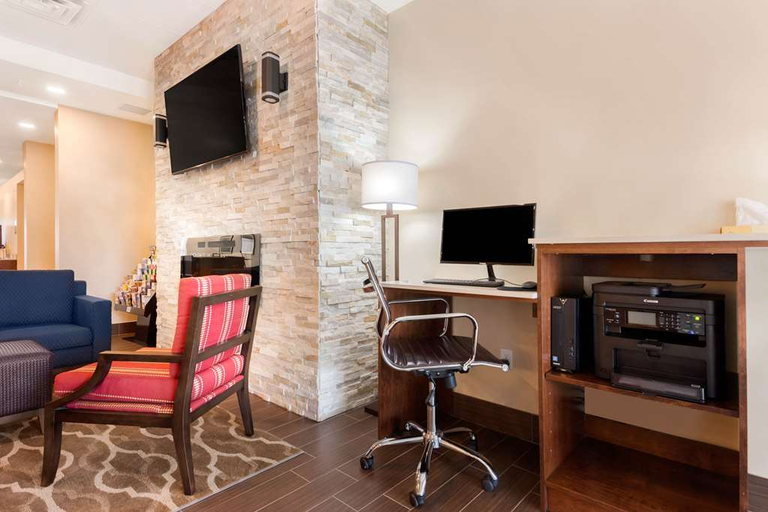 Exterior & Views 2, Comfort Inn & Suites Bowmanville, Durham