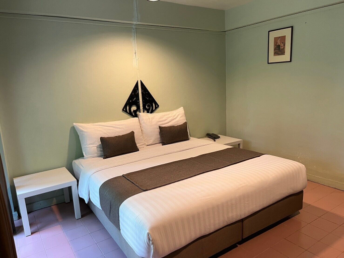 Bedroom 4, A Hotel Budget, Chiang Saen