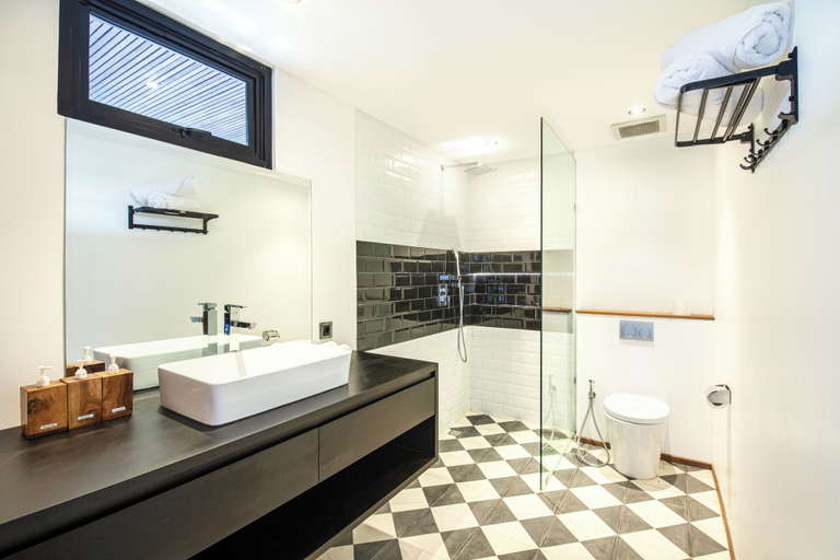 Others 4, Spacious Loft 200m From Beach Canggu, Badung