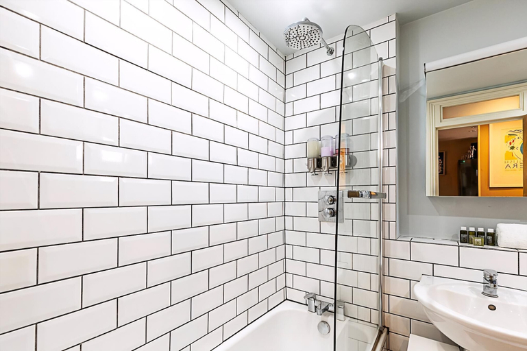 Bathroom 3, A Stylish Haven Near Portobello Road, London