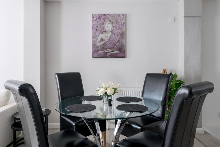 Others 5, Modern South Wimbledon Stay, London