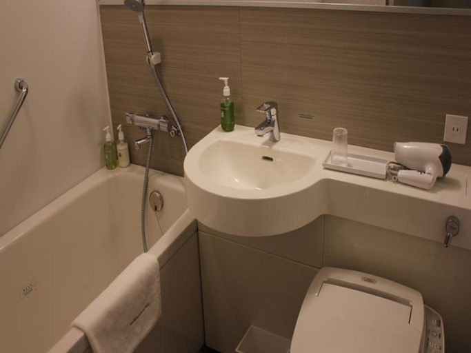 Bathroom 23